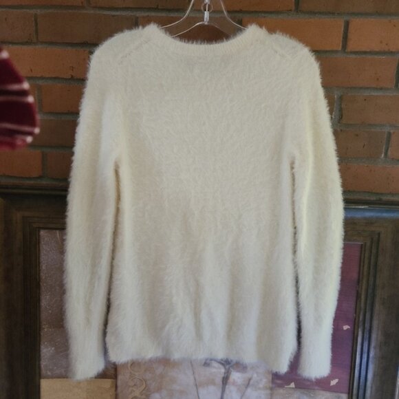 Elle High Rise Denim Jeans Size 4 & Old Navy Fuzzy Sweater XSmall - Picture 12 of 16